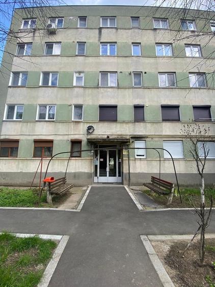 Apartament cu 2 camere semidecomandat în Intim