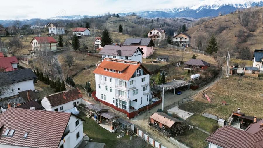 Casă cu 3 camere cu Teren 740 Mp în Moieciu