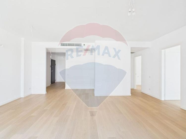 Apartament cu 3 camere semidecomandat în Nord
