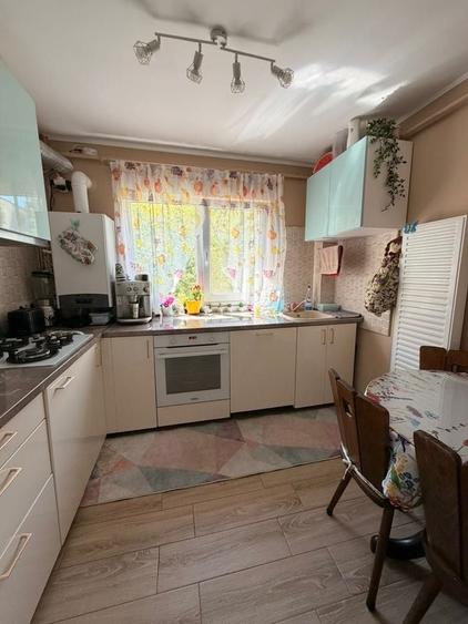 Apartament cu 3 camere semidecomandat în Lăpuș
