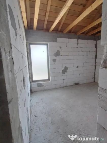 Casă cu 7 camere cu Teren 865 Mp în Bucovăț