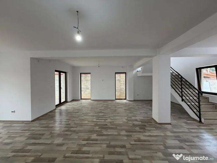 Casă cu 4 camere cu Teren 253 Mp în Central