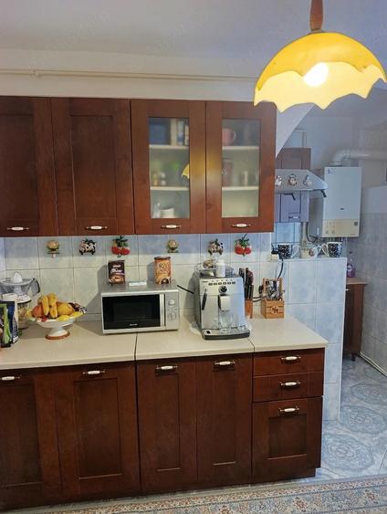 Apartament cu 4 camere decomandat în Dărmănești