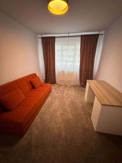 Apartament cu 3 camere decomandat în Podu Roș