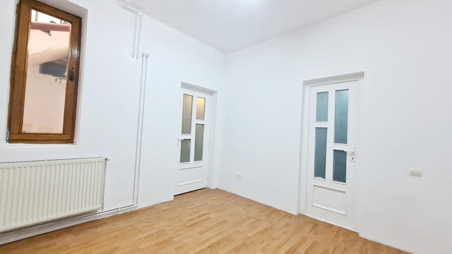 Casă cu 5 camere cu Canalizare în Calea Călărașilor