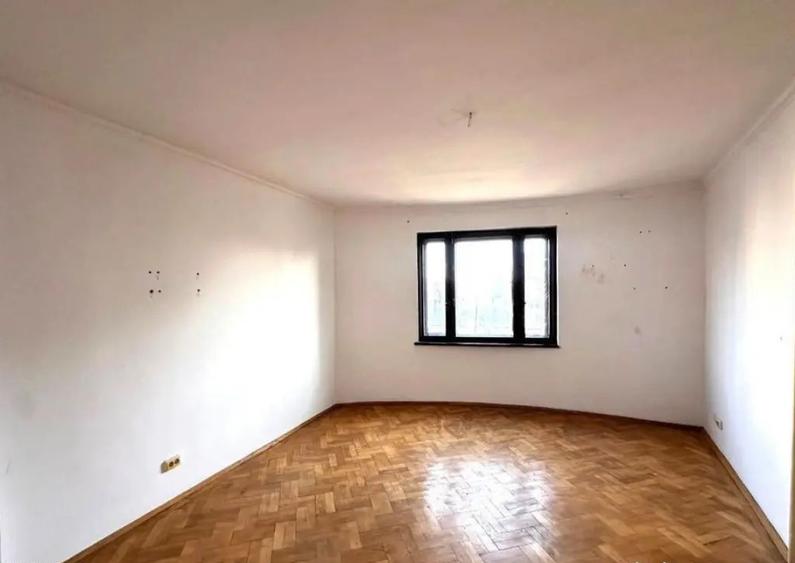 Apartament cu 6 camere decomandat în Moșilor
