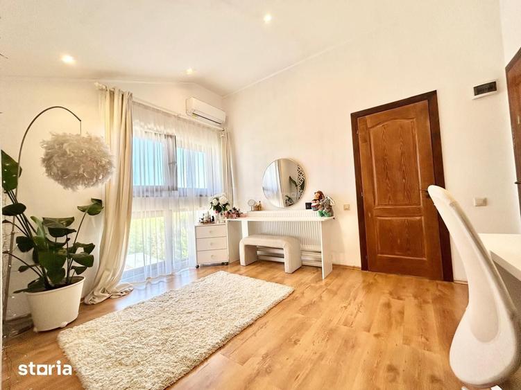 Casă cu 8 camere cu Teren 903 Mp în Central