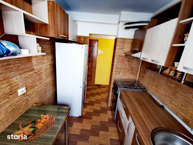 Apartament cu 2 camere nedecomandat în Podu Roș