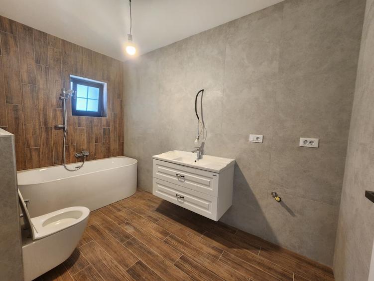 Casă individuală cu 4 camere cu Canalizare în Miroslava