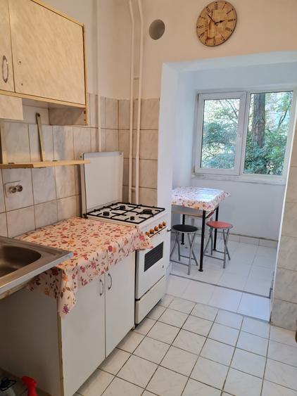 Garsonieră decomandată în Central