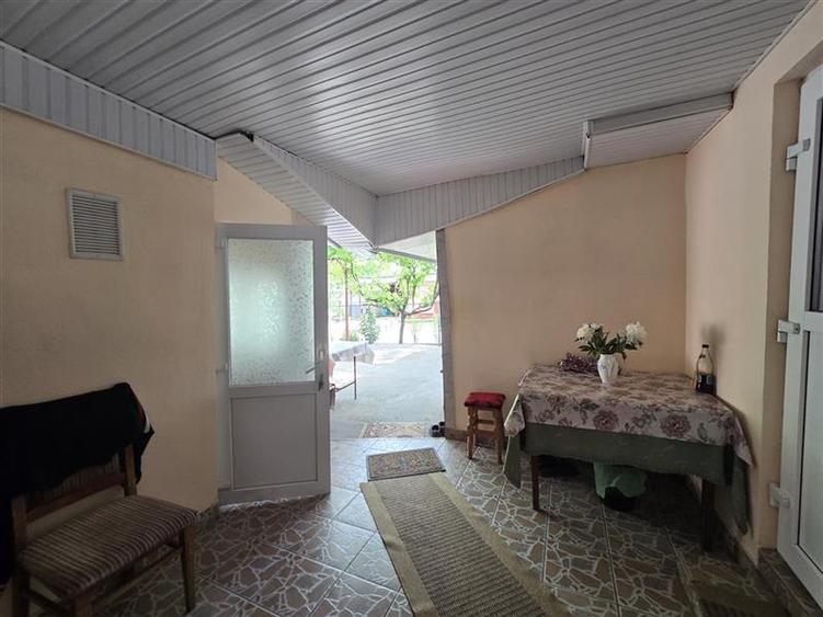 Casă individuală cu 6 camere cu Canalizare în Bahna