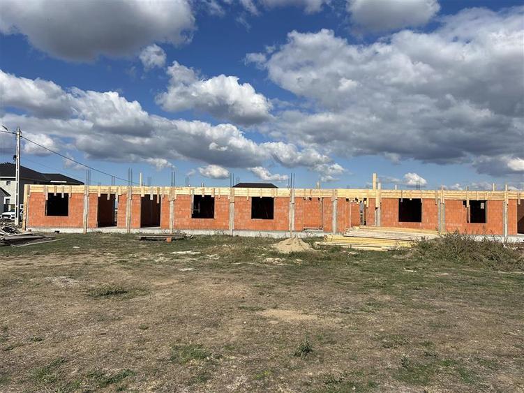 Casă individuală cu 5 camere cu Teren 230 Mp în Sântandrei