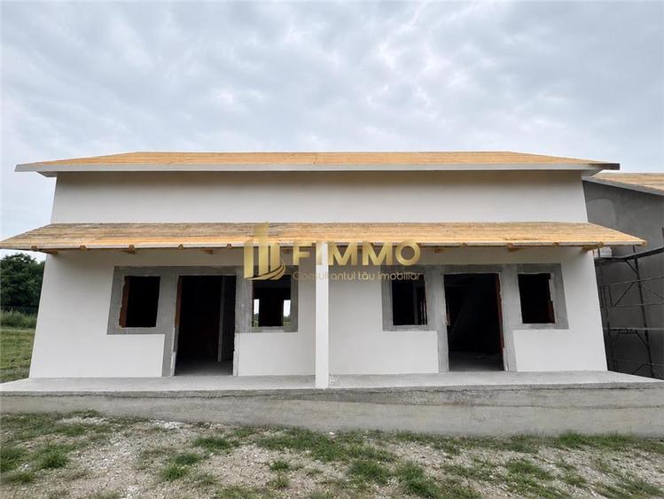 Duplex cu 3 camere cu Canalizare în Exterior Est