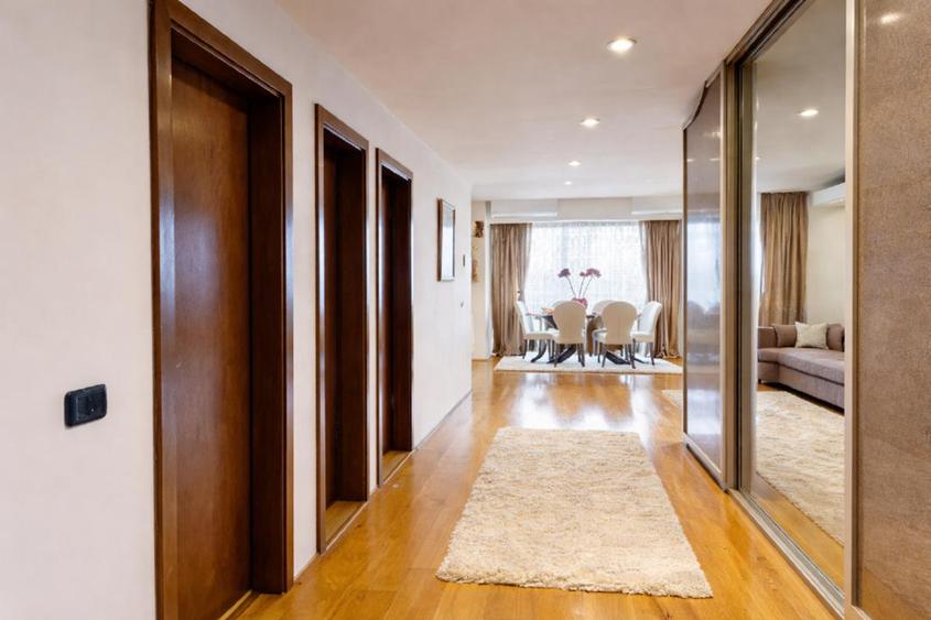 Apartament cu 3 camere decomandat, mobilat în Faleza Nord