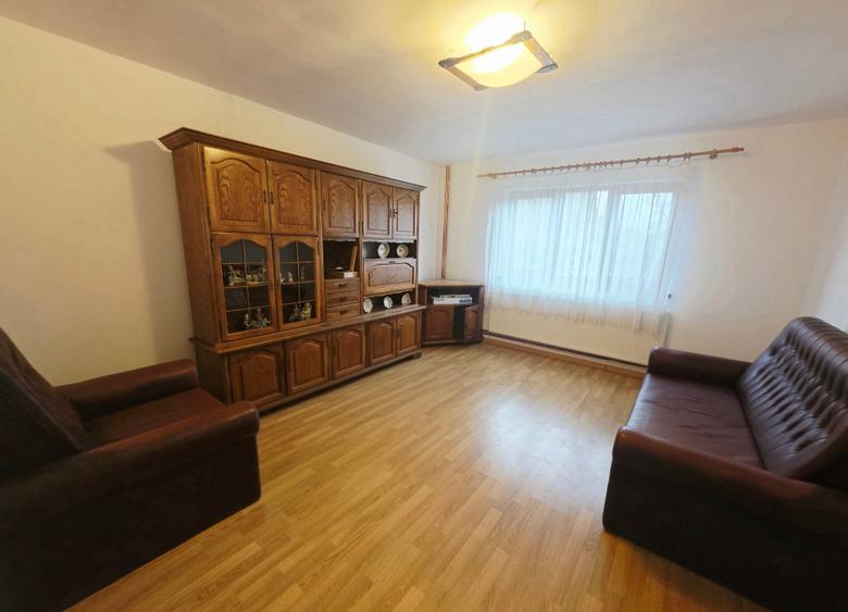 Casă individuală cu 5 camere cu Canalizare în Sânpetru
