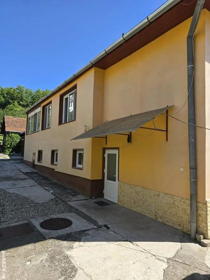 Casă cu Teren 720 Mp în Central