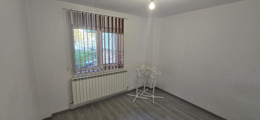 Apartament cu 4 camere semidecomandat în Brâncoveanu