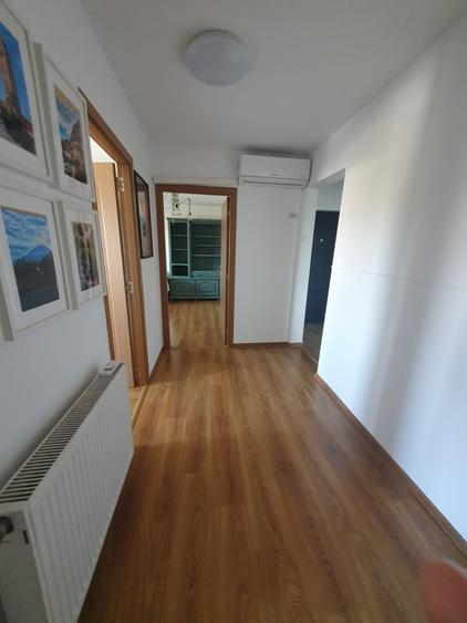 Apartament cu 3 camere decomandat în Lipovei