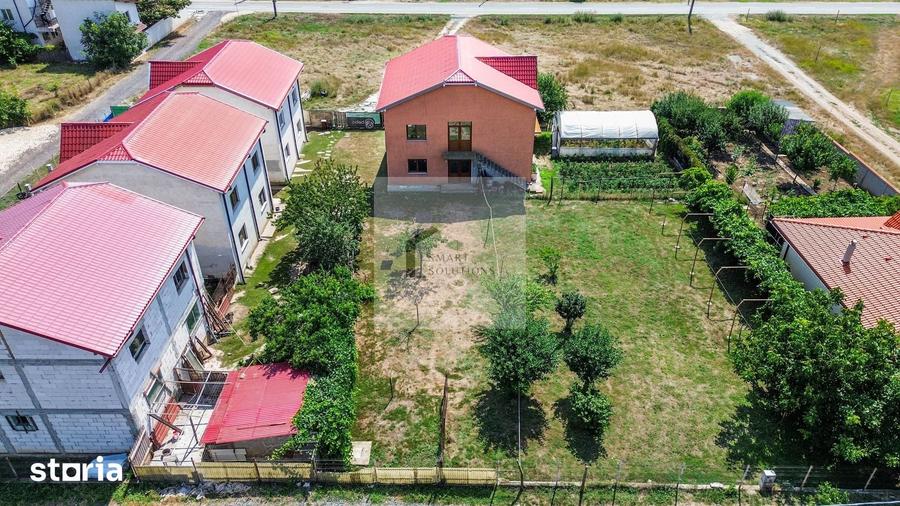 Casă cu 8 camere cu Teren 1000 Mp în Central