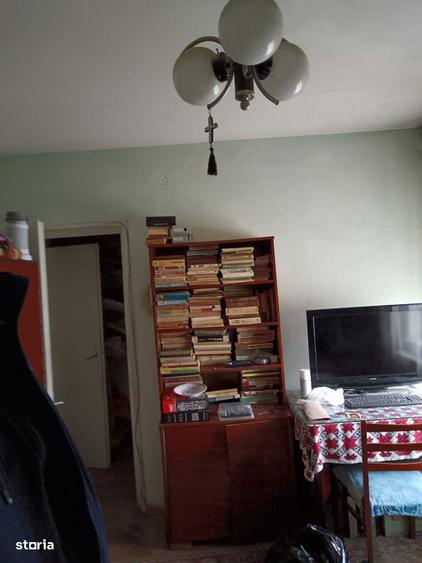 Apartament cu 3 camere semidecomandat în George Enescu