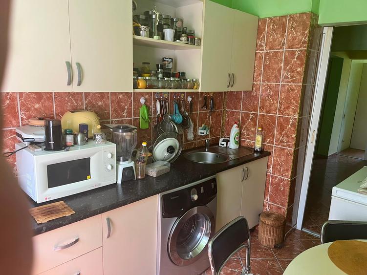 Apartament cu 3 camere decomandat în Brâncoveanu