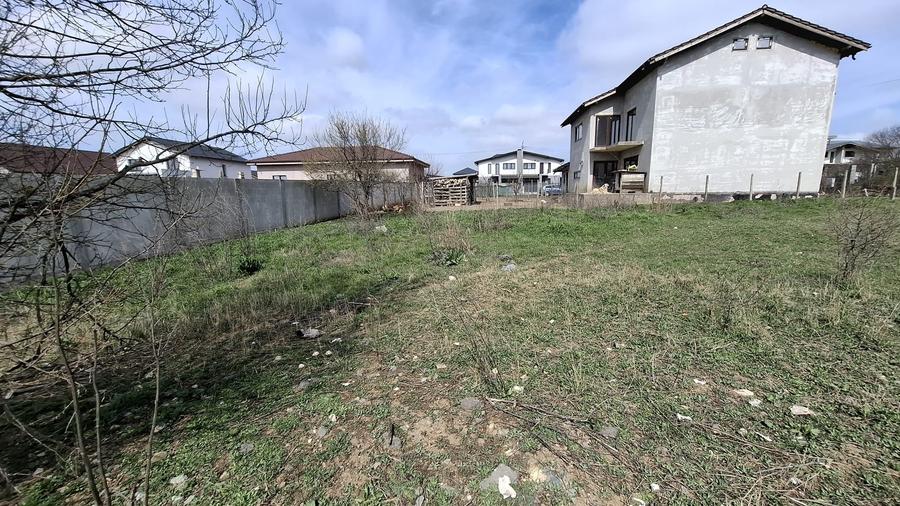 Teren Construcții intravilan de 600 mp, în Lazu