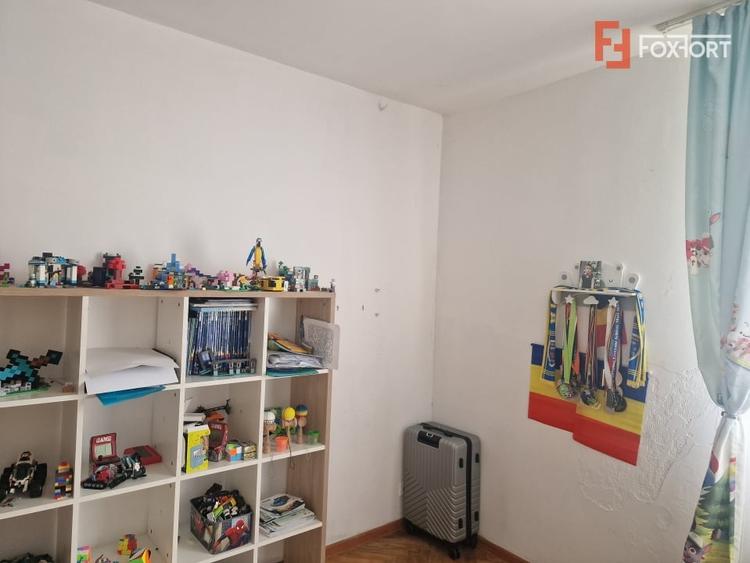 Casă individuală cu 9 camere cu Canalizare în Moșnița Nouă