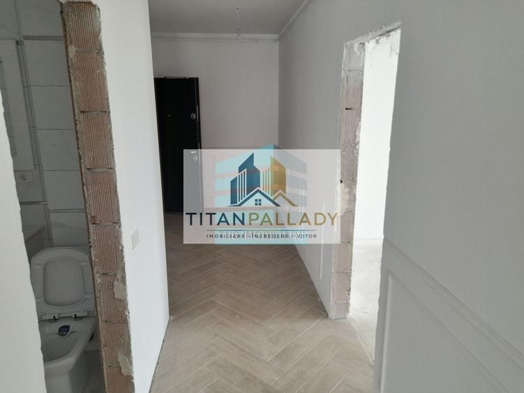 Apartament cu 4 camere decomandat în Titan