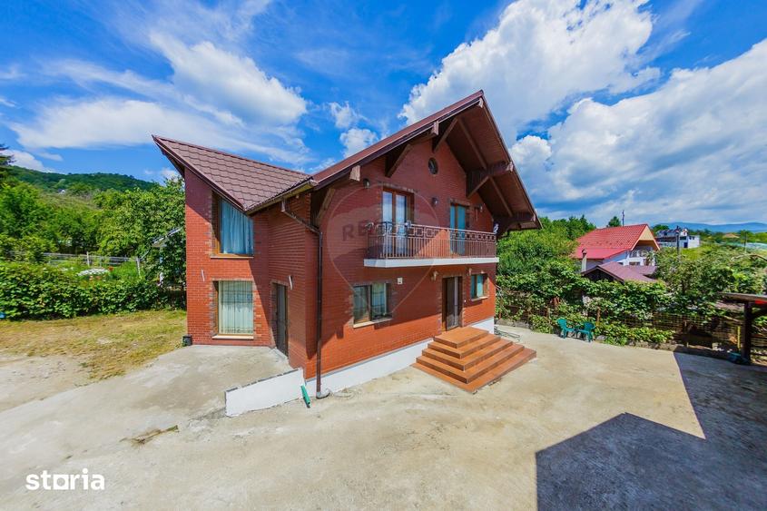 Casă cu 4 camere cu Teren 547 Mp în Central