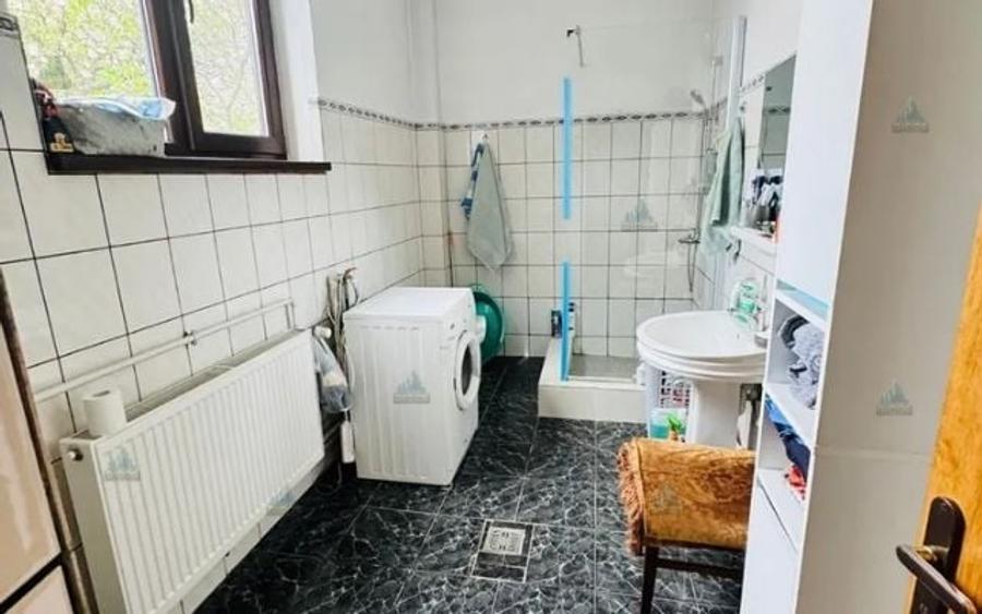 Casă individuală cu 5 camere cu Canalizare în Central