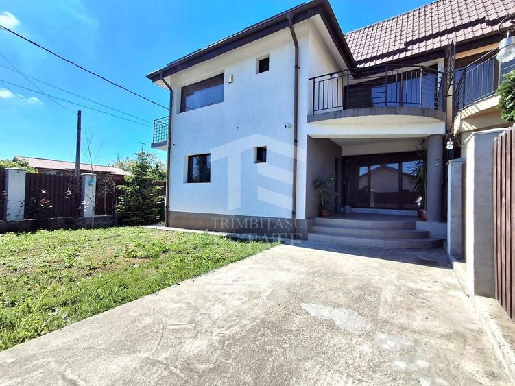 Duplex cu 4 camere cu Canalizare în Pasărea