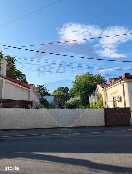 Teren de 745 mp, în Central