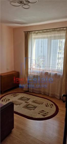Apartament cu 3 camere decomandat în Filiași