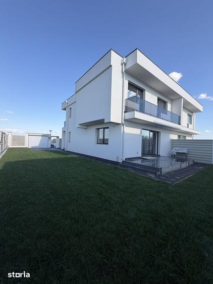 Casă cu 4 camere cu Teren 350 Mp în 1 Decembrie
