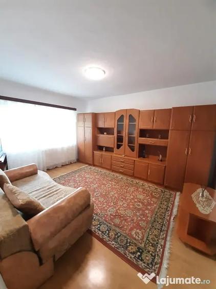 Apartament cu 4 camere decomandat în Vitrometan