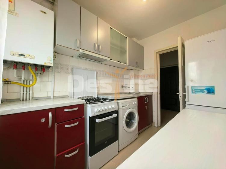 Apartament cu 3 camere semidecomandat, mobilat în Palat