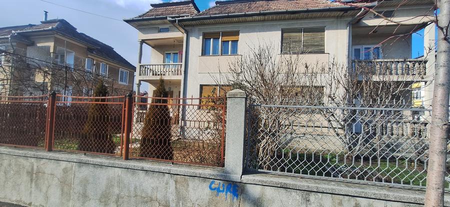 Casă cu 4 camere cu Canalizare în Câmpia Turzii