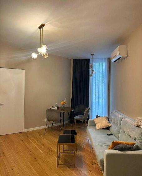 Apartament cu 2 camere semidecomandat, mobilat în P-ța Victoriei