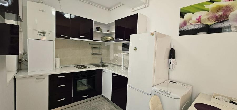 Apartament cu 2 camere semidecomandat, mobilat în Central