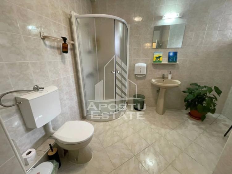 Casă cu 6 camere cu Teren 588 Mp în Lipovei