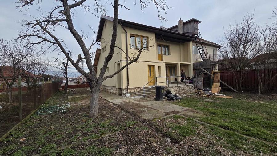 Casă cu 4 camere în Central