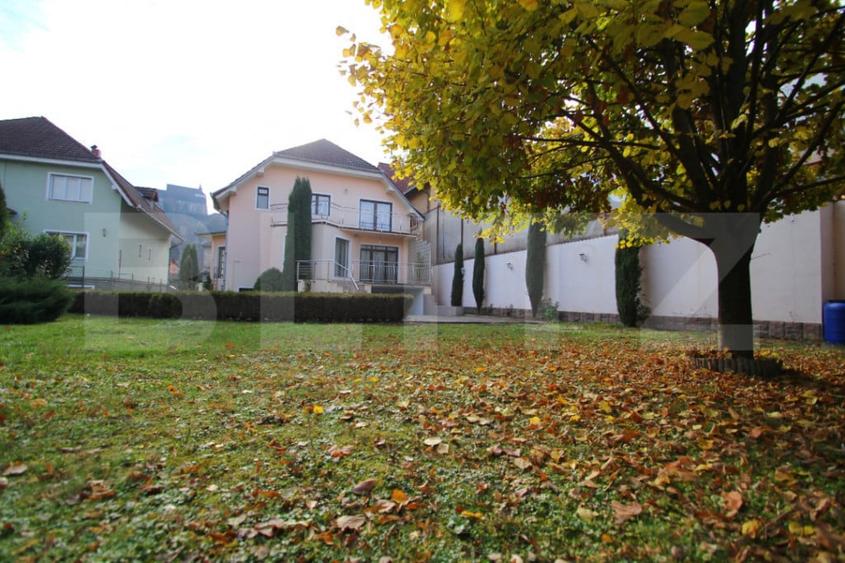 Casă cu 5 camere cu Teren 767 Mp în Central
