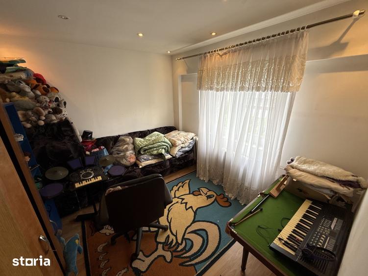 Apartament cu 5 camere decomandat în Exterior Vest