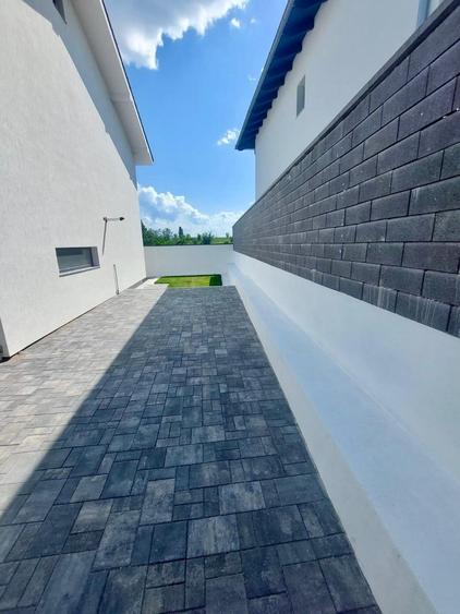 Duplex cu 4 camere cu Canalizare în Cetate