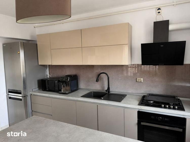 Apartament cu 3 camere decomandat, mobilat în Tolstoi