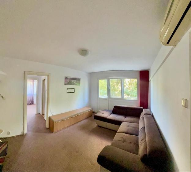 Apartament cu 3 camere semidecomandat în Govândari
