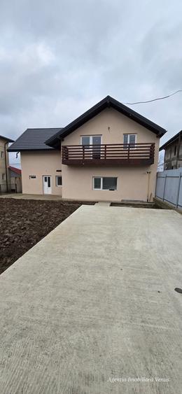 Casă individuală cu 6 camere cu Teren 430 Mp în Central