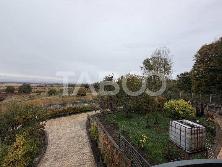 Casă individuală cu 7 camere cu Garaj în Berivoi