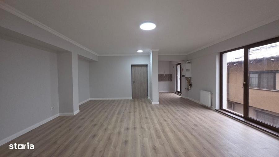 Apartament cu 3 camere semidecomandat în Dămăroaia