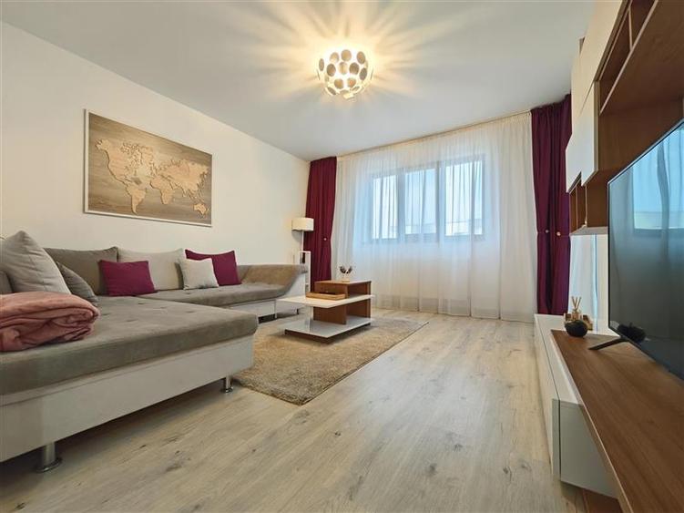 Apartament cu 3 camere decomandat, mobilat în Central